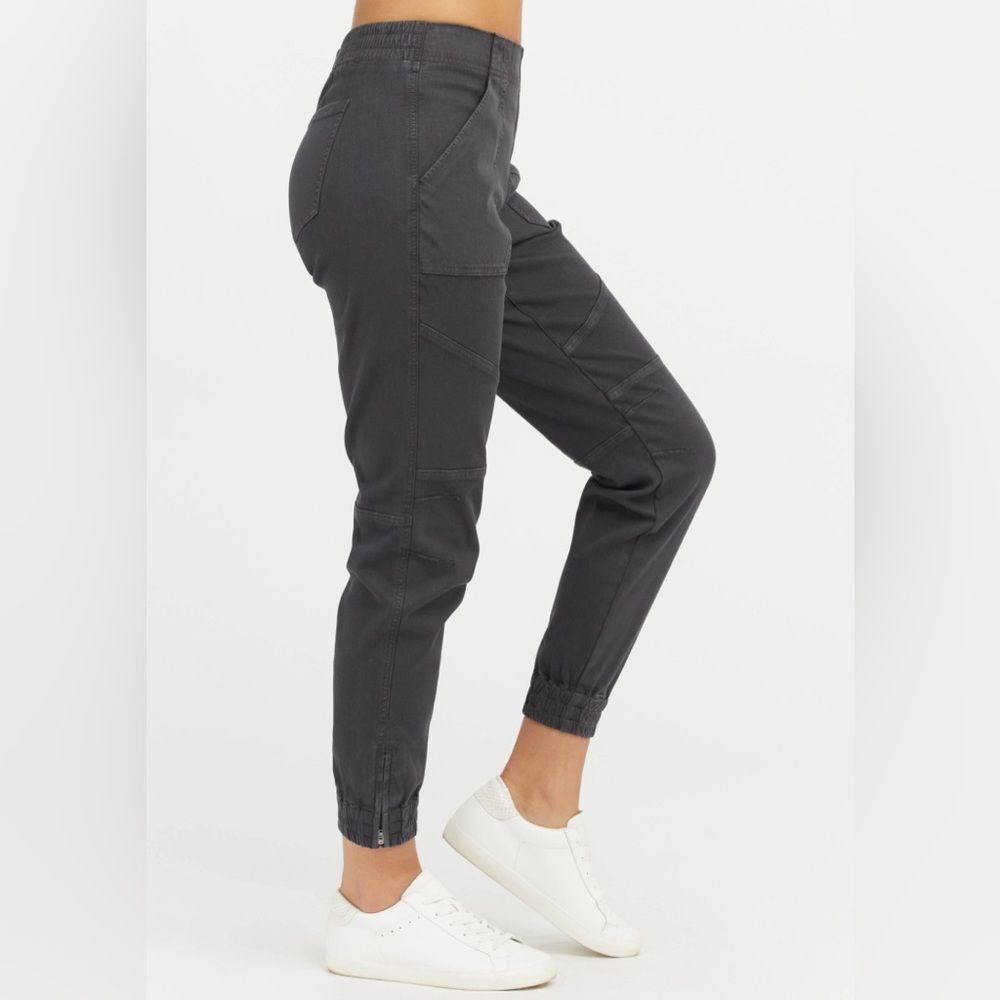 Spanx Stretch Twill Cargo jogger in gray ankle zipper size medium